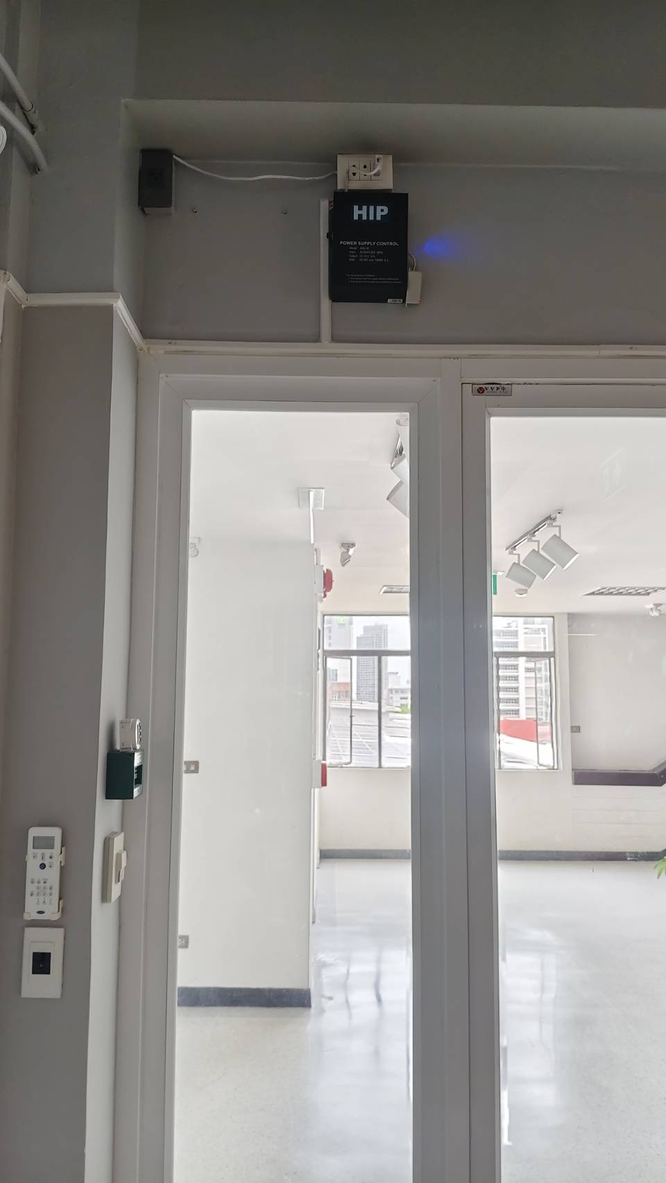 ชุดจ่ายไฟและอุปกรณ์ควบคุมประตูเดิม